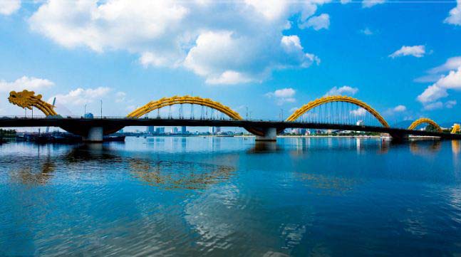 Dragon-bridge-in-Da-Nang-Vietnam